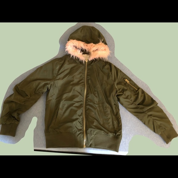 🆕 Olive Fur Hooded Bomber Jacket from Angel Kiss. - Picture 3 of 9